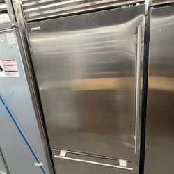2023 Sub Zero Stainless Steel Built In Bottom Freezer 36” Fridge
