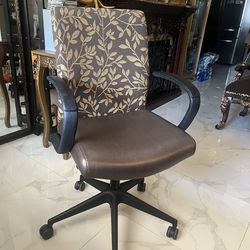 Nice  Desk  chair