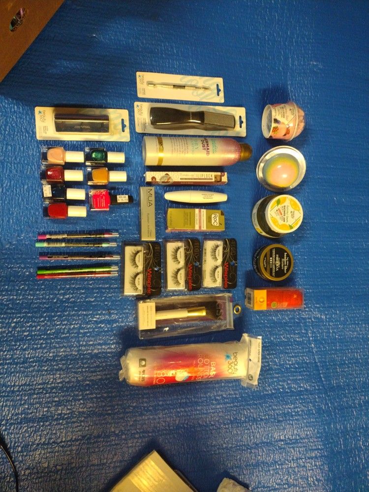 Women's 30 Piece Makeup Lot