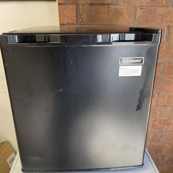 Euhomy House Hold Countertop Freezer Model MF-1.1-H 