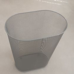 Laundry Basket / Hamper - Oval Metal Wire Mesh - 23 Inches Tall
