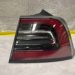 2017-2023 Tesla Model 3 Tail Light Right Outer Rear