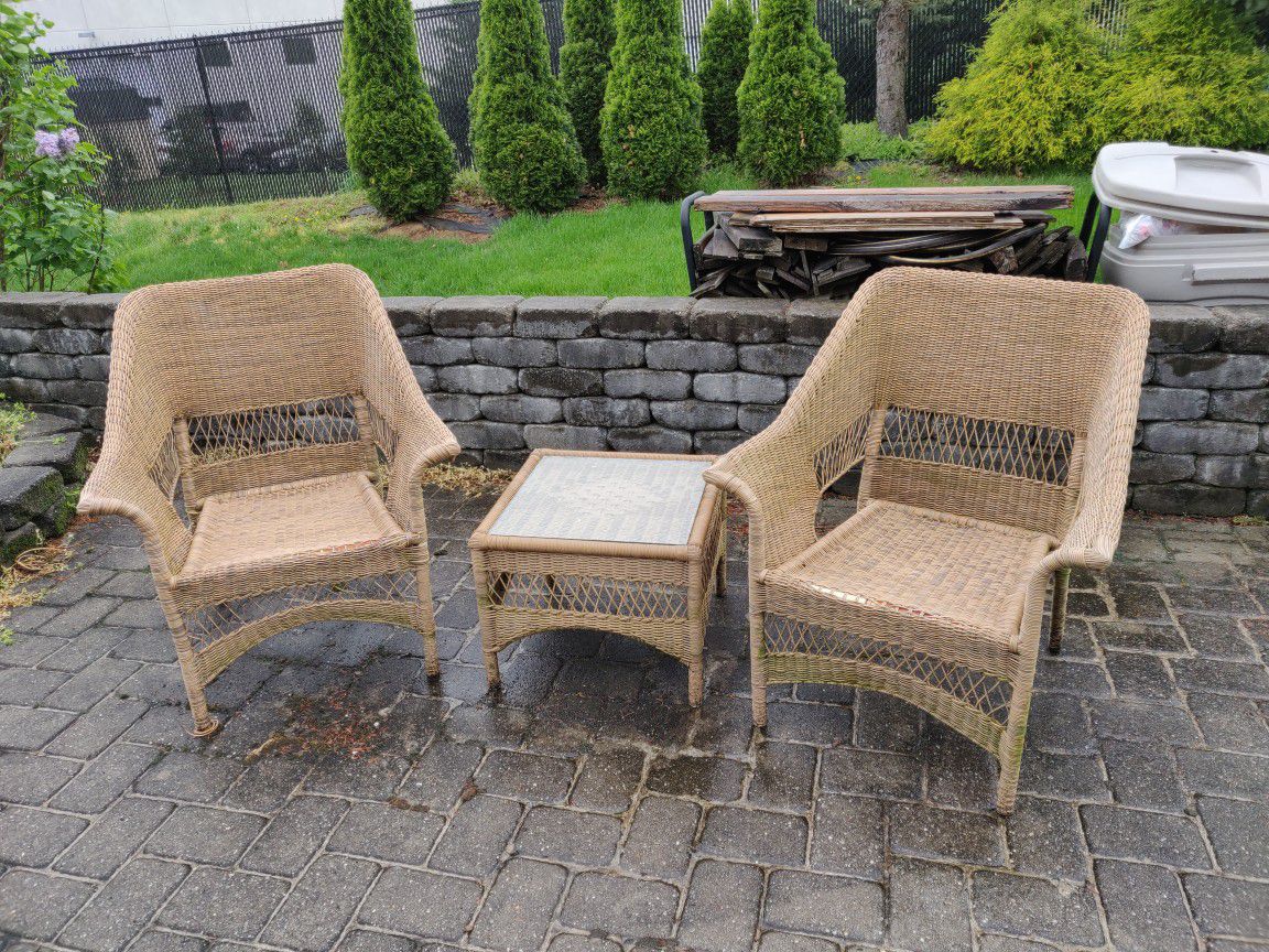 Resin patio furniture - 4 chairs and 3 tables