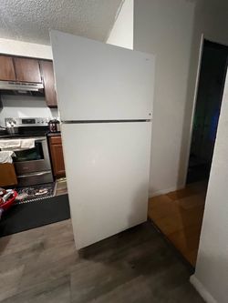 FREE Working Refrigerator in Tacoma, WA