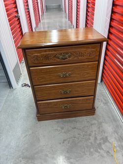 4-Drawer Wood Chest of Drawers