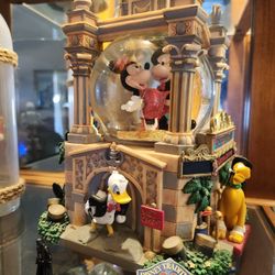 DISNEY COLLECTIBLES 
