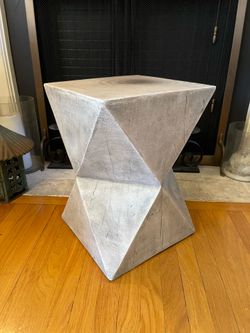 Modern Geometric Faux Concrete Accent Stool / Side Table – Gray Stone Finish