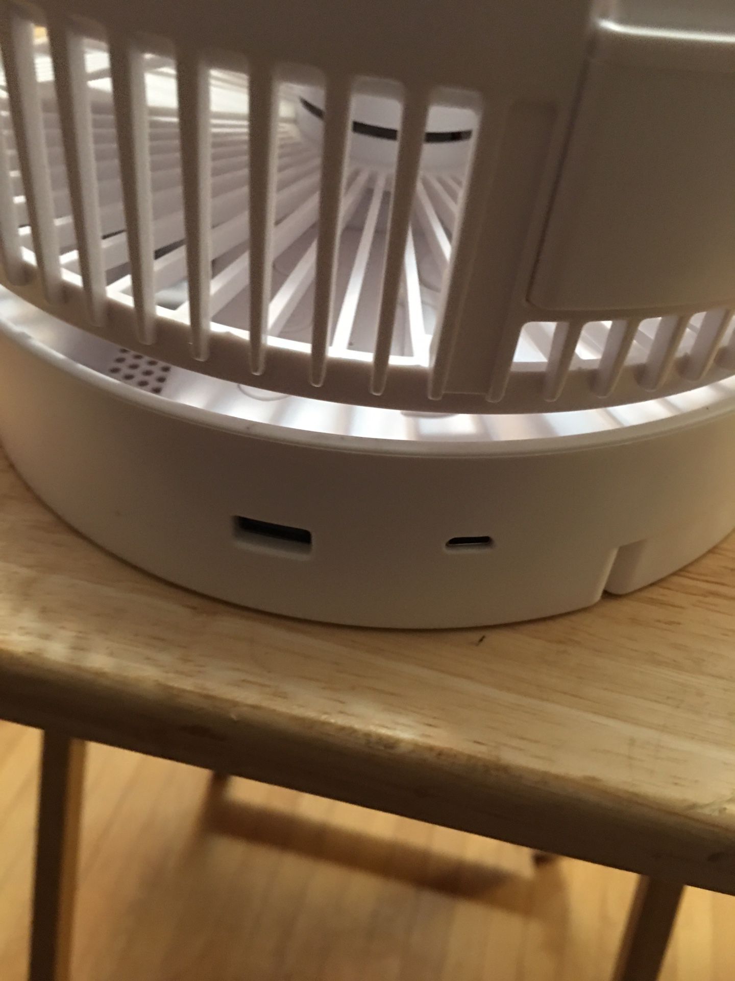 adjustable rechargable fan for babys room