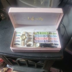 Vintage Infinity Quartz Ladies Wrist Watch Japanese Movement Gold-Tone