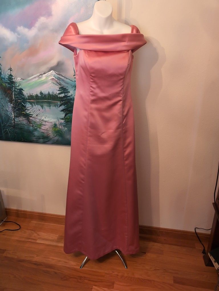 Dressy Collection Dress Size Small