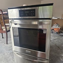 have a Frigidaire 24" Single Gas Wall Oven