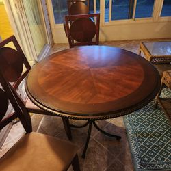 Dinette Table With 5 Chairs