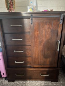 Farmhouse dresser