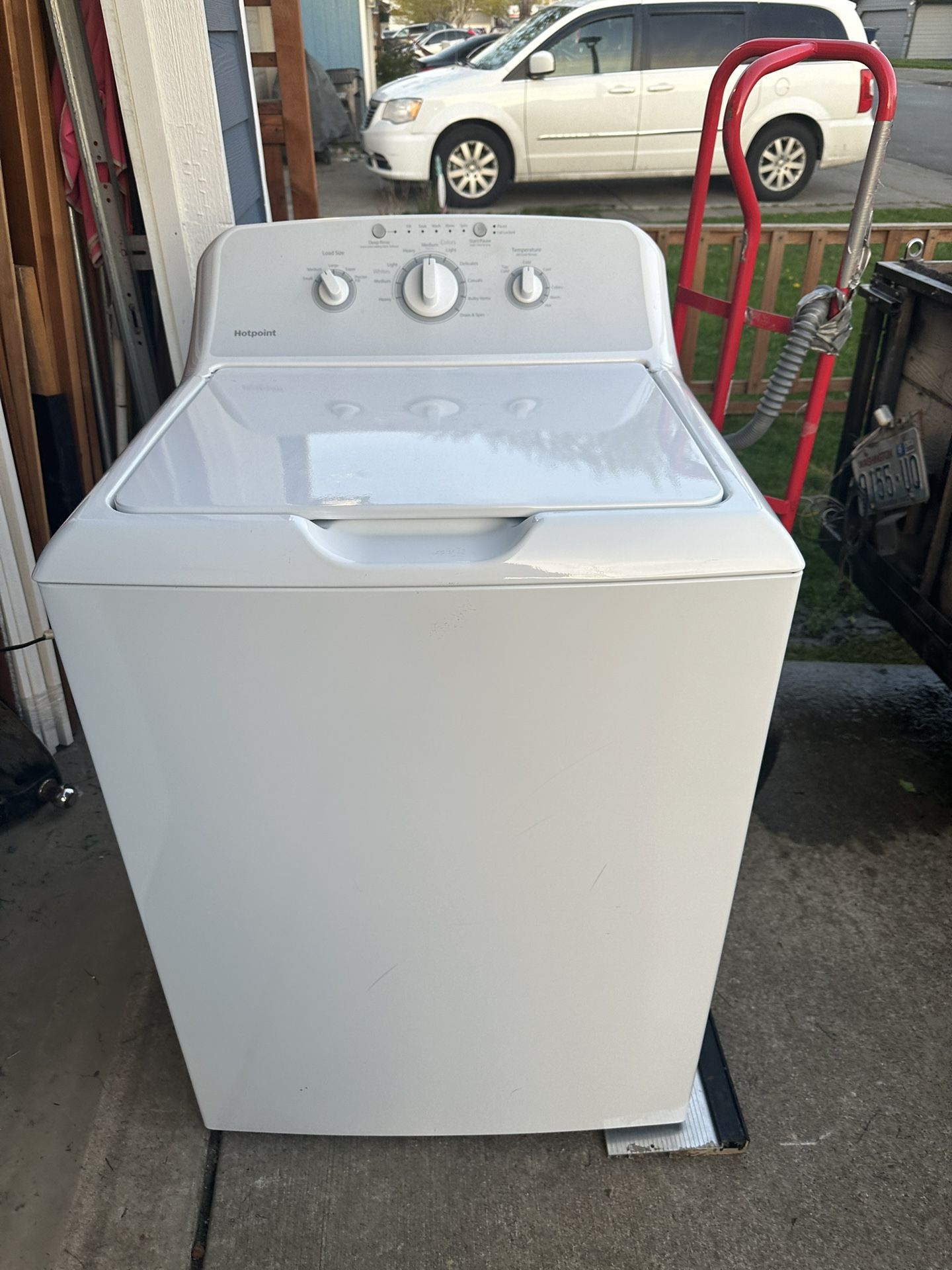 Washer Hot point Electric  & A Samsung Gas Dryer 