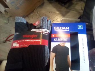 Wrangler Socks & Gildan Crew T-Shirts Bundle