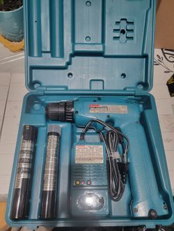 Vintage Makita 9.6V Cordless Drill Set w/ Case