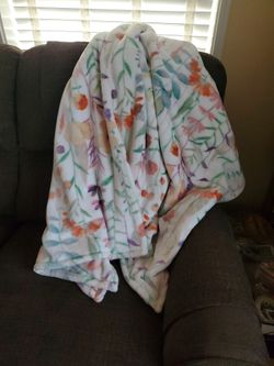 Soft White Fleece Throw Blanket Watercolor Wildflower & Botanical Leaf Pattern
