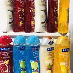 $30 10bottles Of softsoap  Body Wash It’s All Brand New And It’s 591ml Each Bottle Pick Up Gahanna