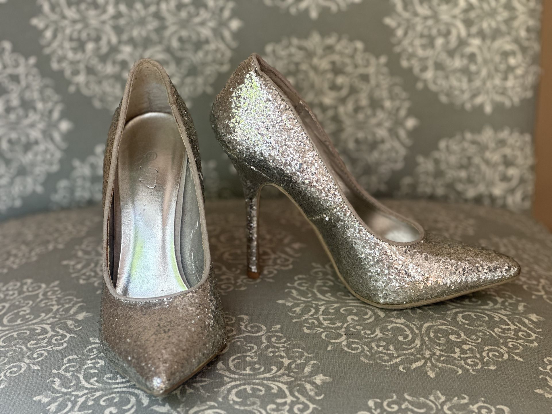 Coral Springs Pick Up Sequin Silver High heels Size 7 1/2