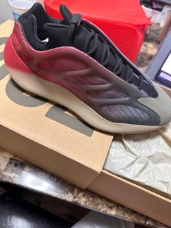 DS YEEZY 700 9.5 Mauve