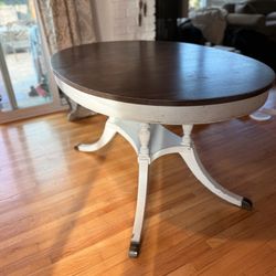 Oval dining Table 38”x54” Expandable