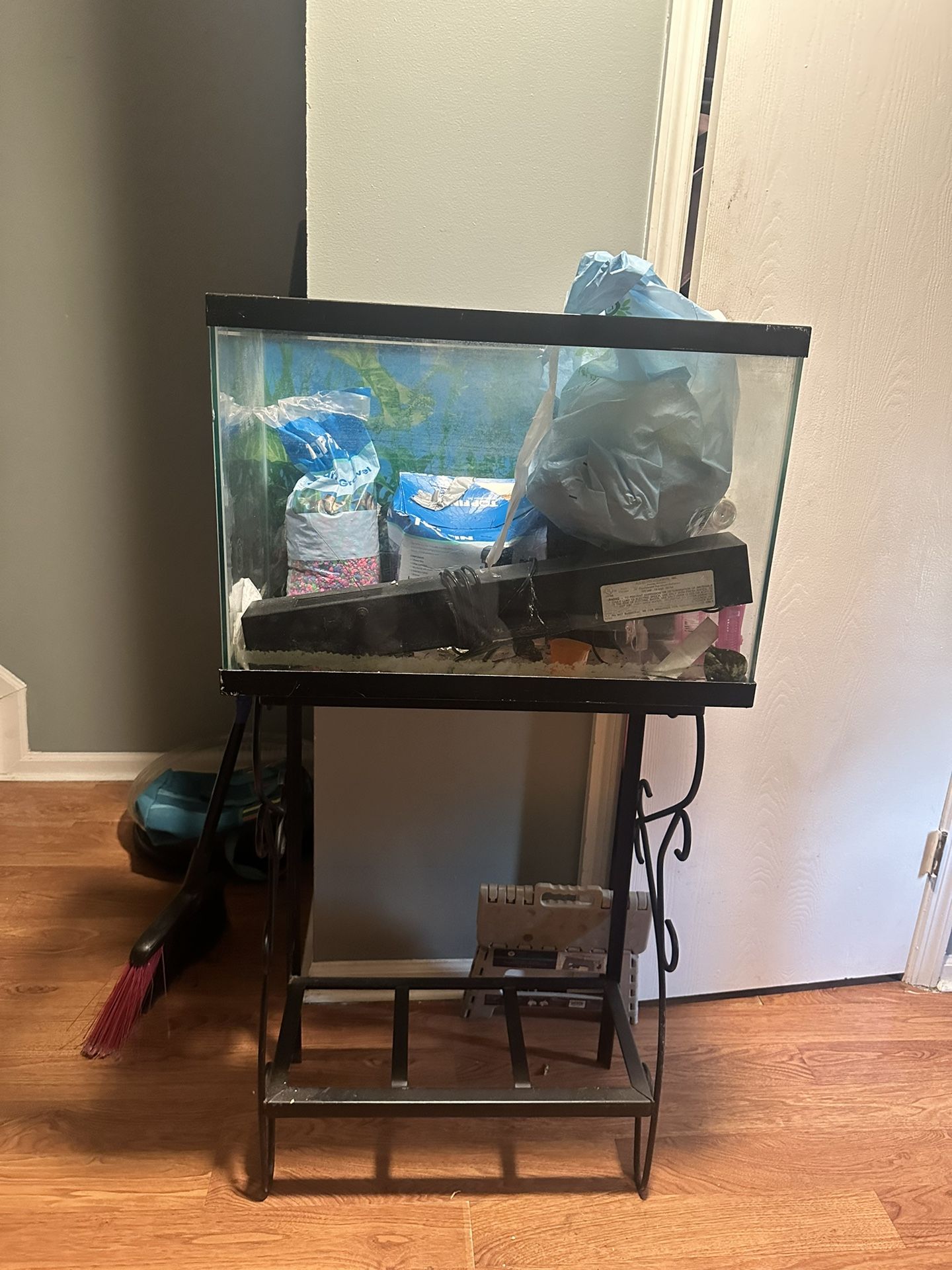 40 Gallon Fish Tank W/stand