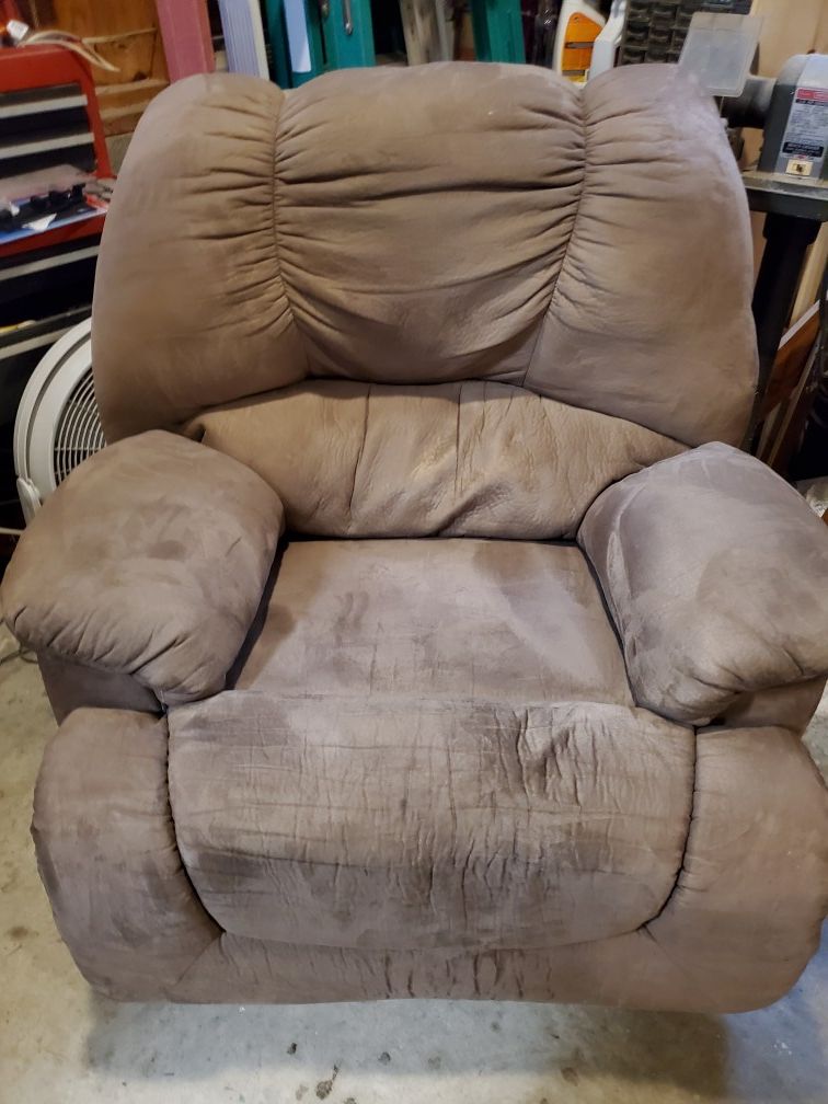 FREE Recliner!! NEED GONE!