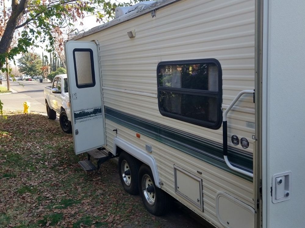 1994 Savanna By Fleetwood Travel trailer