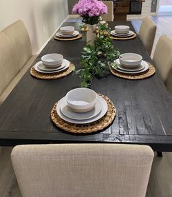 Living spaces Table