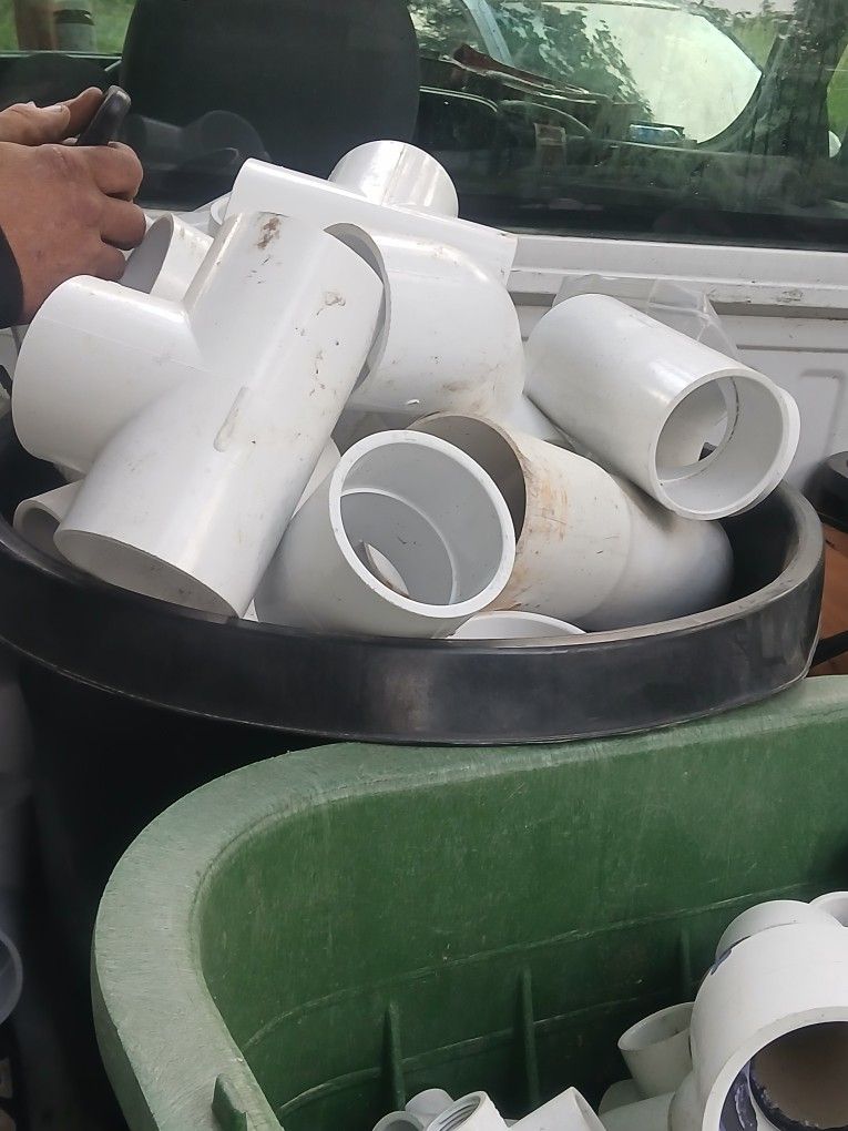 PVC Sch40 T's And Elbows
