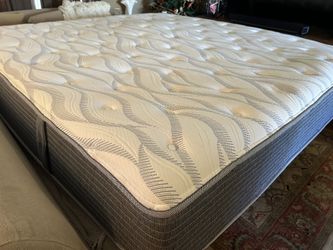 KING SIZE SERTA MATTRESS