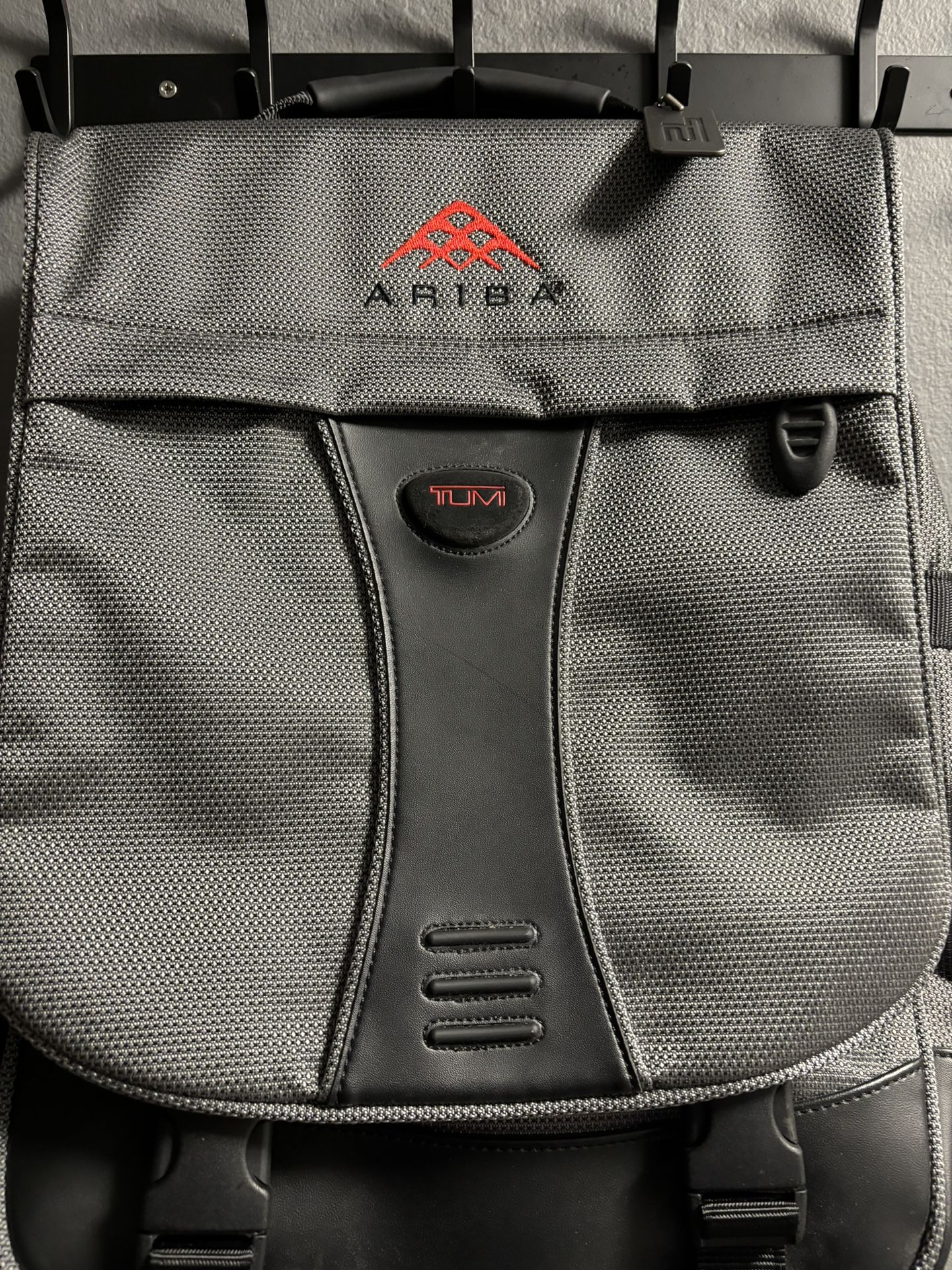 Tumi Messenger Bag Crossbody Gray & Black Expandable W Shoulder Strap