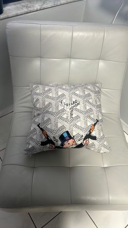 Throw pillow