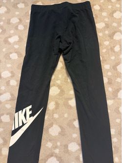 Black Nike capris size S