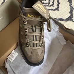 Men’s hiking shoes, size 7 1/2