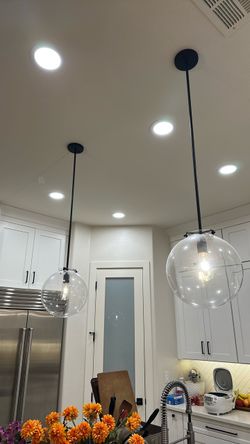 2 pendant lights