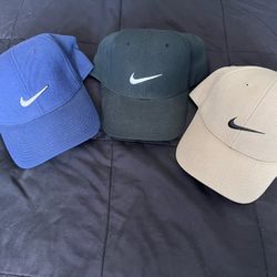 Nike Adjustable & Fitted Hats USED (3 Hat Bundle)