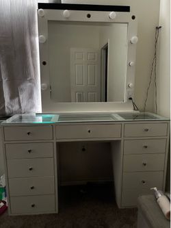 Vanity white very nice