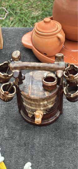 Ceramic Well Decanter with Mini Cups