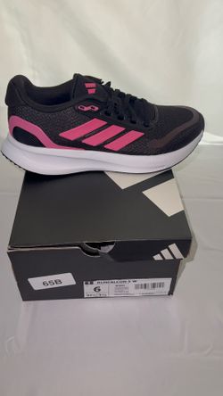 Adidas women’s size 6
