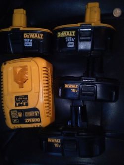 4 DeWalt 18v batteries and charger