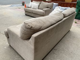Immaculate couch and loveseat set deep seats
