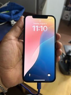 📱 iPhone 12 - 64GB (Fully Functional) Selling a fully working iPhone 12 with 64GB of storage. Great overall performance, reliable battery life, and c
