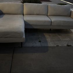 LIGHT GRAY LIVING SPACES SECTIONAL COUCH  