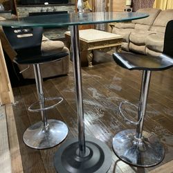 Table and chairs New