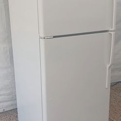 GE ....REFRIGERATOR