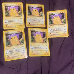 Yellow Cheeks Pikachu 1999 pokemon cards