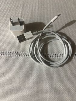 USB - C apple cable and box