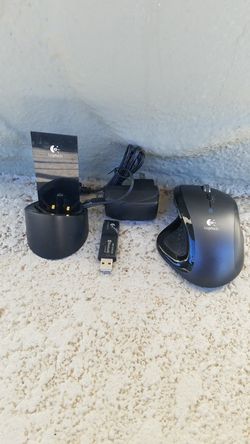 Rechargeable cordless mouse