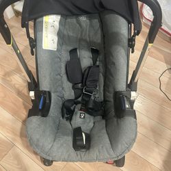 Car Seat / Stroller (Doona Brand)